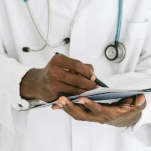 Chirurgie de la cataracte – Extraction et implantation de lentilles intraoculaires